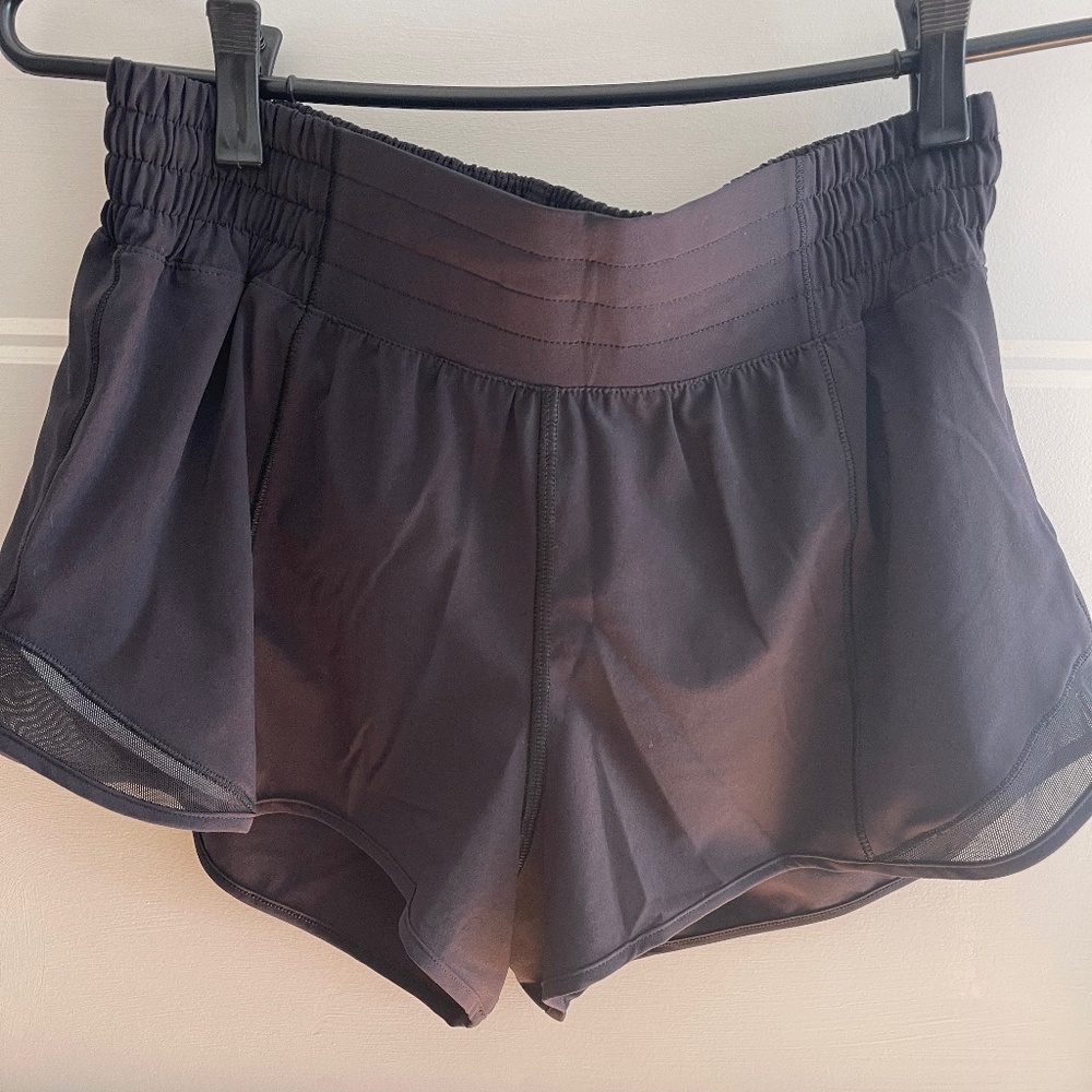 Lululemon Hotty Hot Mid-Rise Lined Short 2.5” Size 6